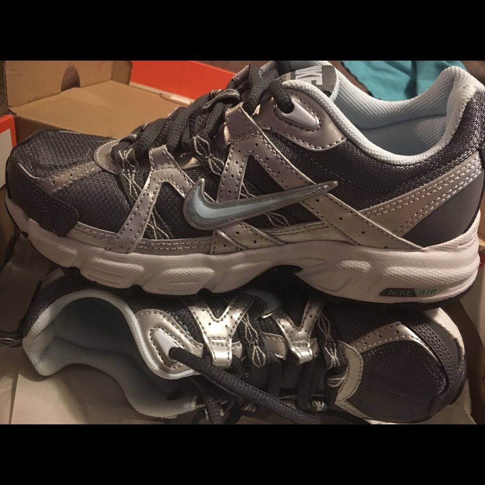 NIB Women’s NIKE AIR Alvord VII, size 6